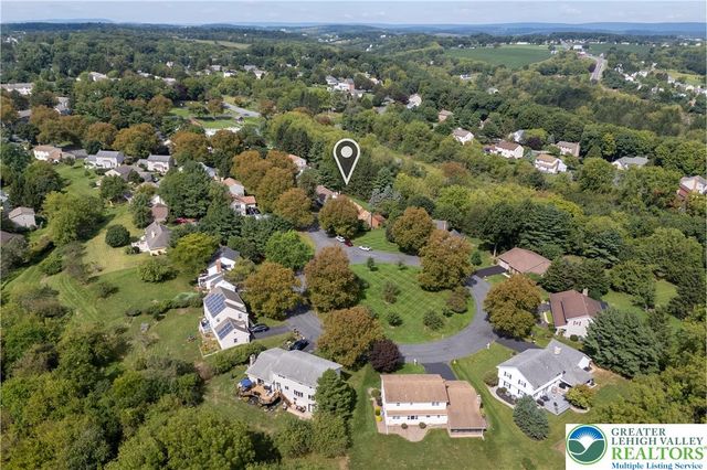 7942 Woodsbluff Run, Upper Macungie Twp, PA 18051