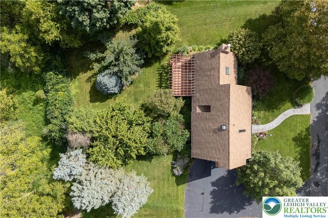 7942 Woodsbluff Run, Upper Macungie Twp, PA 18051