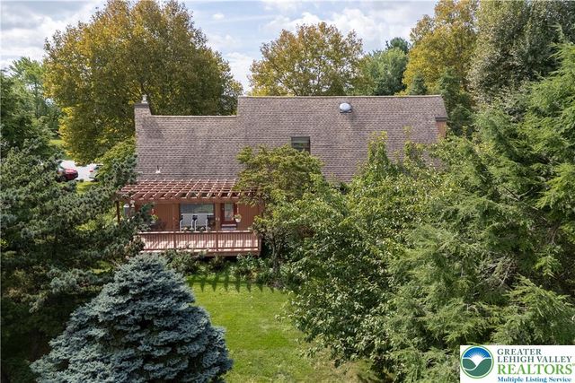 7942 Woodsbluff Run, Upper Macungie Twp, PA 18051