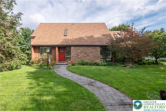 7942 Woodsbluff Run, Upper Macungie Twp, PA 18051