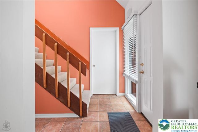 7942 Woodsbluff Run, Upper Macungie Twp, PA 18051