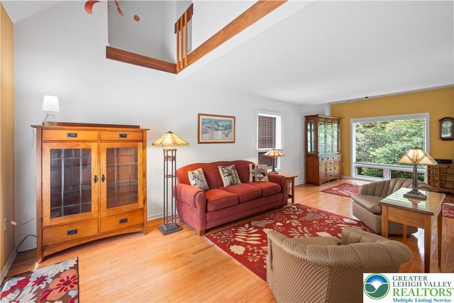 7942 Woodsbluff Run, Upper Macungie Twp, PA 18051