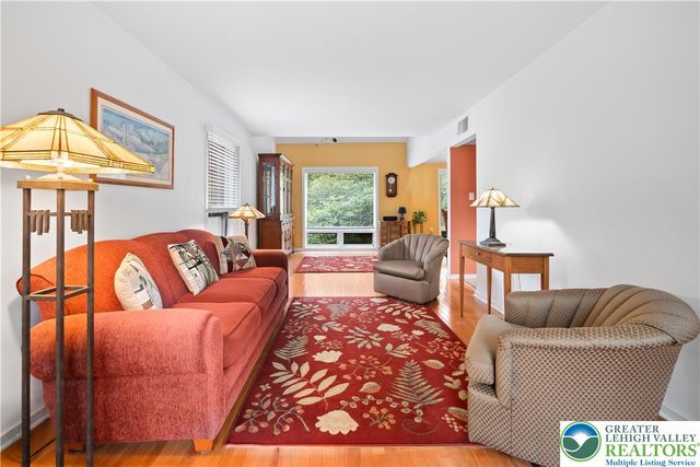 7942 Woodsbluff Run, Upper Macungie Twp, PA 18051