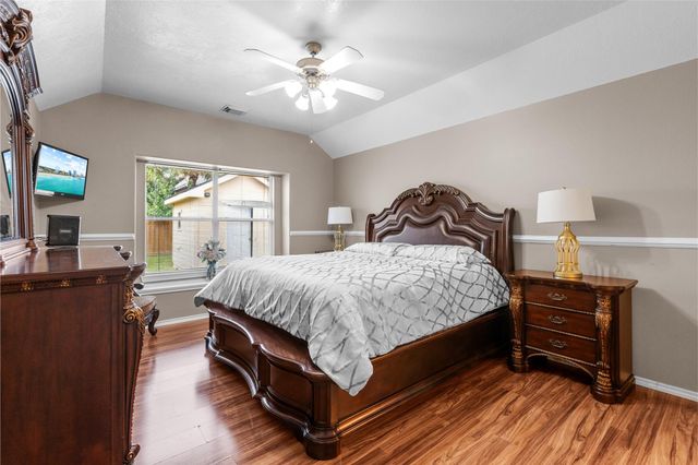 2705 7th Street N, Texas City, TX 77590