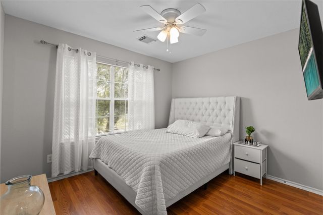 2705 7th Street N, Texas City, TX 77590