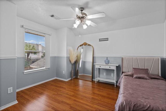 2705 7th Street N, Texas City, TX 77590