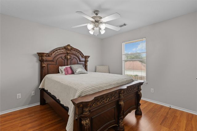 2705 7th Street N, Texas City, TX 77590