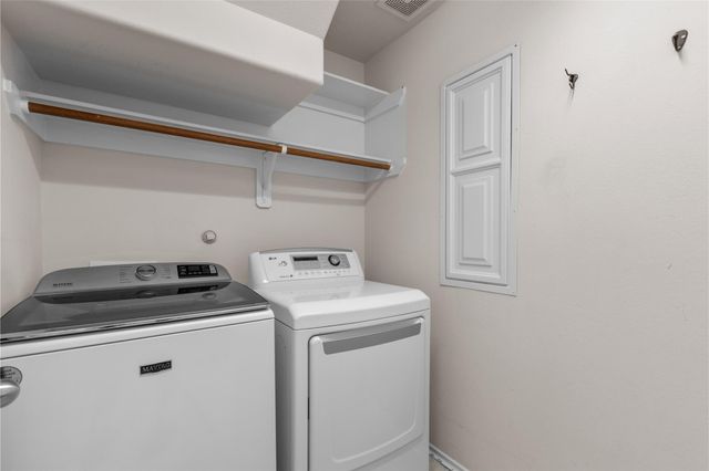 2705 7th Street N, Texas City, TX 77590