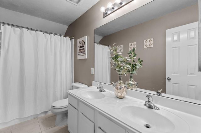 2705 7th Street N, Texas City, TX 77590