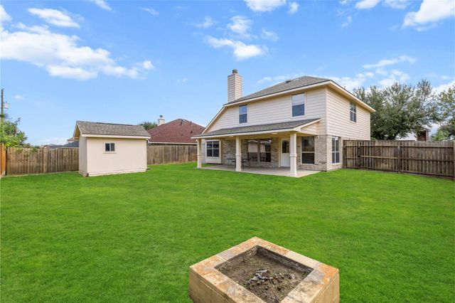 2705 7th Street N, Texas City, TX 77590