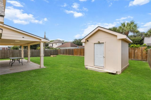 2705 7th Street N, Texas City, TX 77590