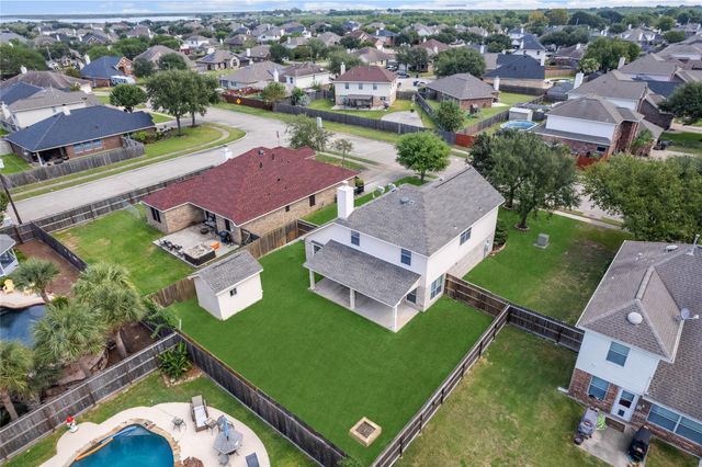 2705 7th Street N, Texas City, TX 77590