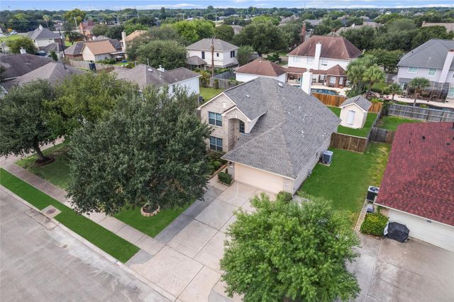 2705 7th Street N, Texas City, TX 77590