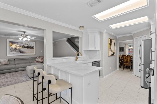 2705 7th Street N, Texas City, TX 77590