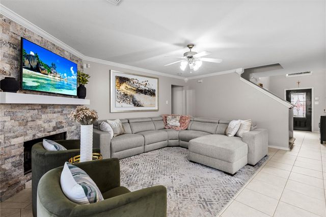 2705 7th Street N, Texas City, TX 77590