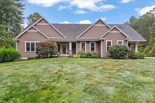 83 Bush Hill Road, Hudson, NH 03051