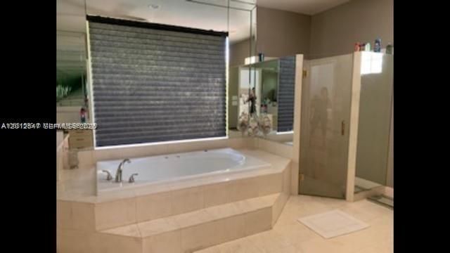 21070 N Sweetwater Ln N, Boca Raton, FL 33428