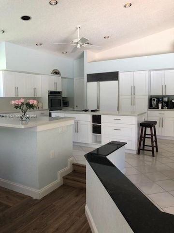 21070 N Sweetwater Ln N, Boca Raton, FL 33428