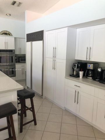 21070 N Sweetwater Ln N, Boca Raton, FL 33428