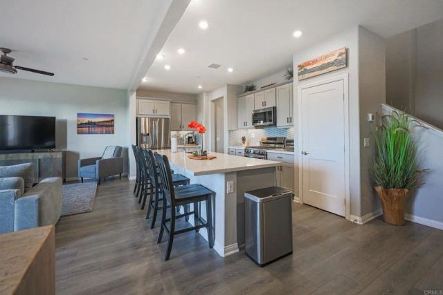 1728 Valley Oak Way, Oceanside, CA 92056