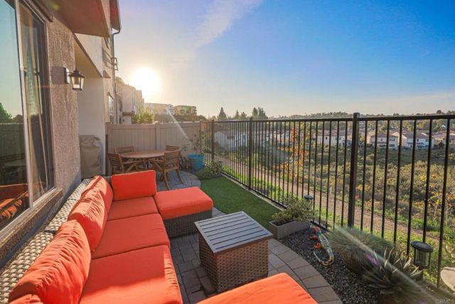 1728 Valley Oak Way, Oceanside, CA 92056