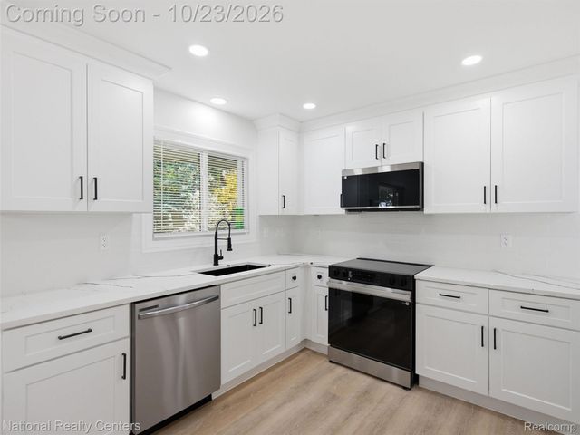8651 Messmore Road, Shelby Charter Township, MI 48317