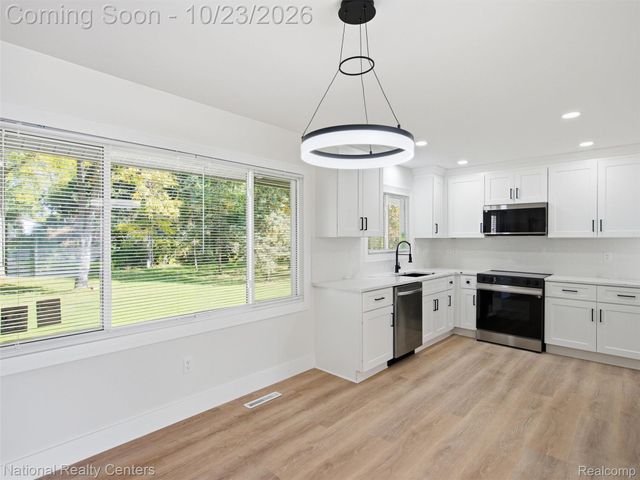 8651 Messmore Road, Shelby Charter Township, MI 48317
