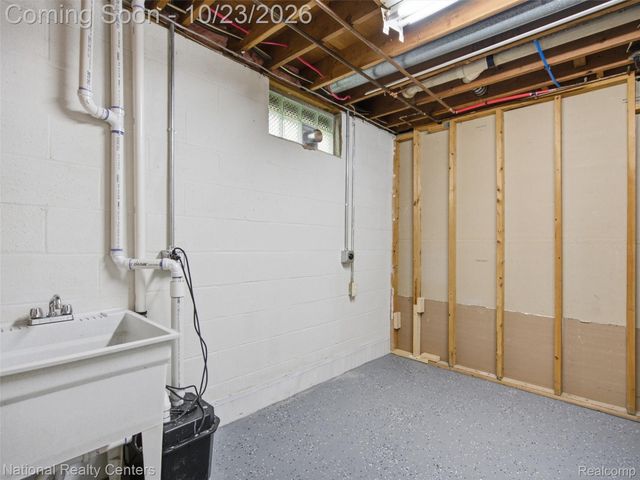 8651 Messmore Road, Shelby Charter Township, MI 48317
