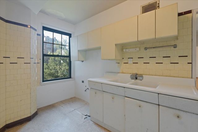 7321 S South Shore Drive 5A, Chicago, IL 60649