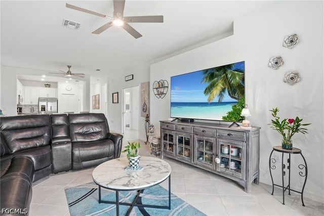 2621 Vine AVE, Naples, FL 34120