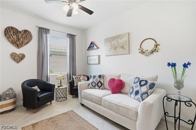 2621 Vine AVE, Naples, FL 34120