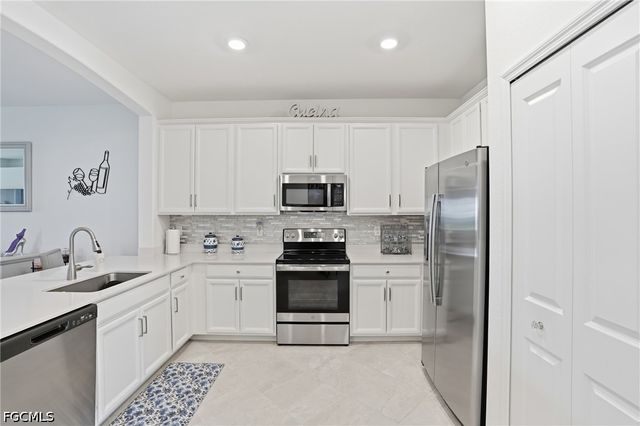 2621 Vine AVE, Naples, FL 34120