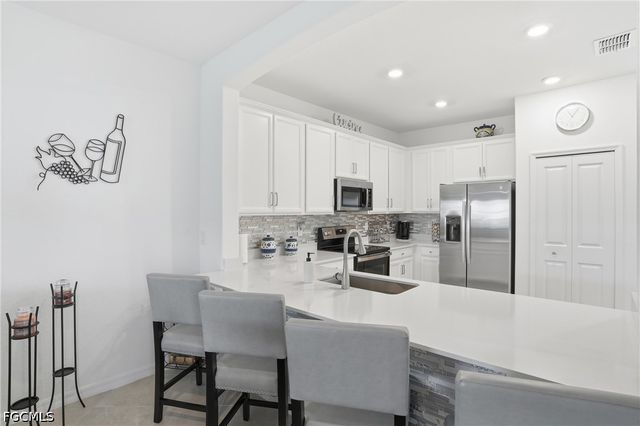 2621 Vine AVE, Naples, FL 34120