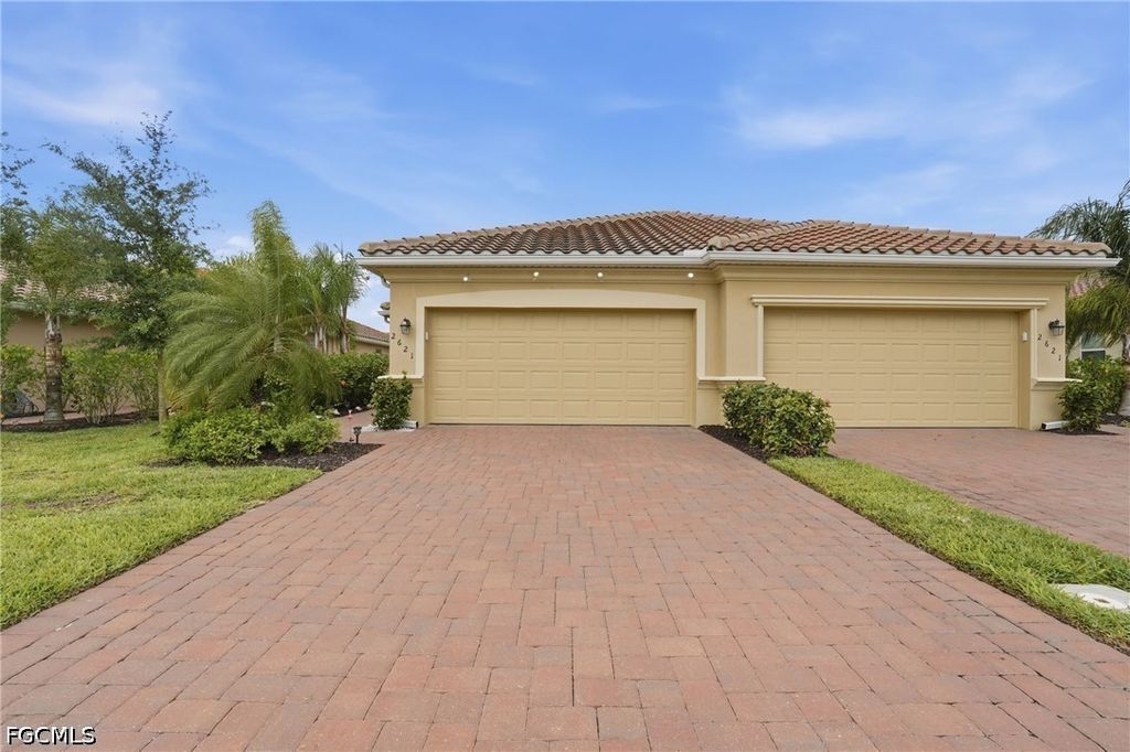 2621 Vine AVE, Naples, FL 34120