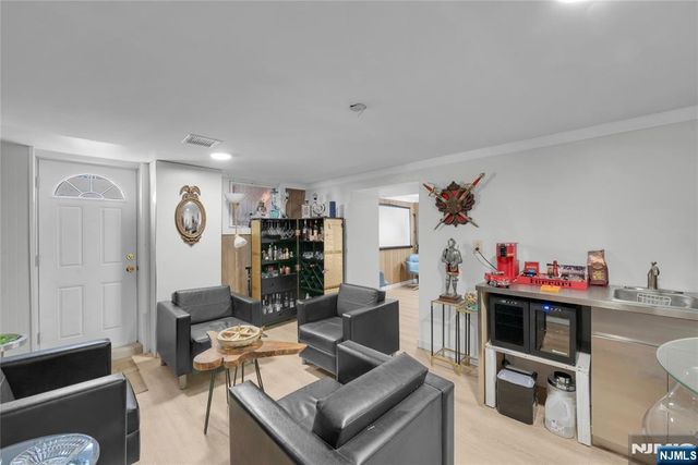 170 Tenafly Road, Englewood, NJ 07631