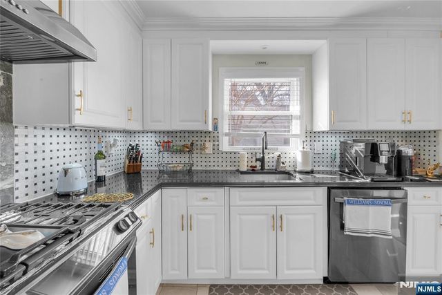 170 Tenafly Road, Englewood, NJ 07631