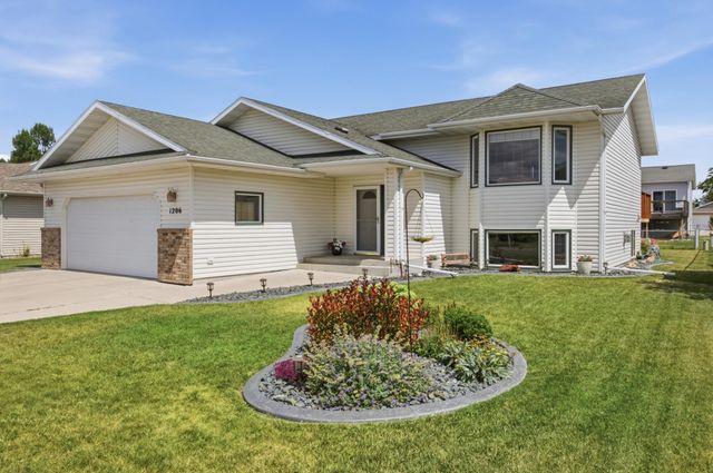 1206 18th Street N, Moorhead, MN 56560