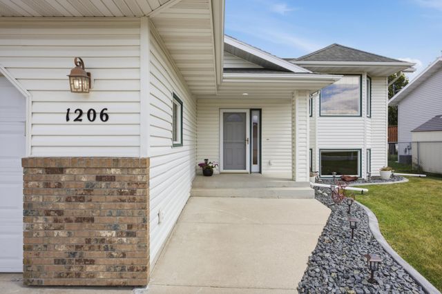 1206 18th Street N, Moorhead, MN 56560