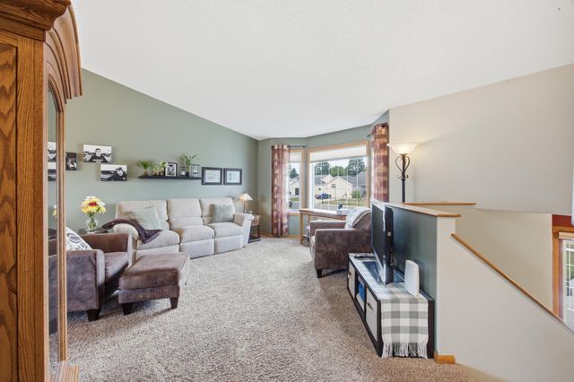 1206 18th Street N, Moorhead, MN 56560