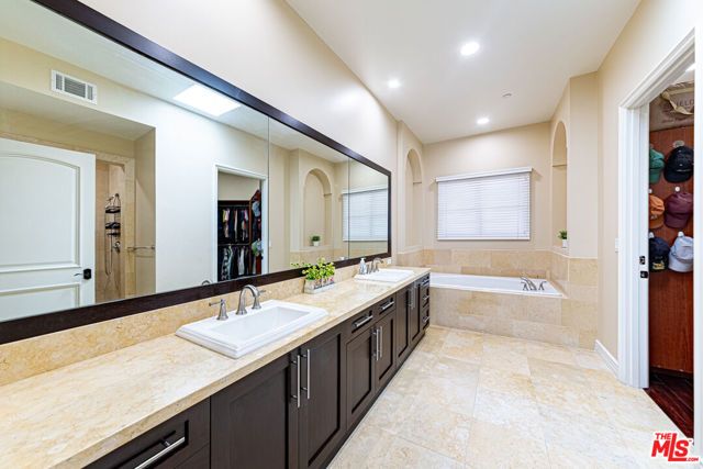 5057 Maplewood Avenue PH4, Los Angeles, CA 90004