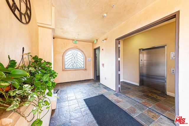 5057 Maplewood Avenue PH4, Los Angeles, CA 90004