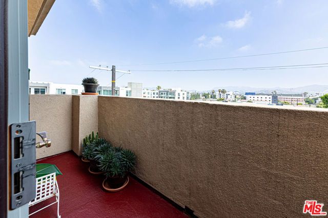 5057 Maplewood Avenue PH4, Los Angeles, CA 90004