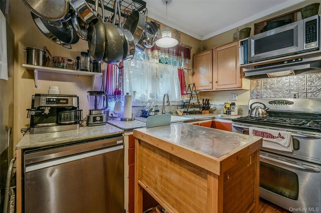 35 Washington Avenue, Greenport, NY 11944