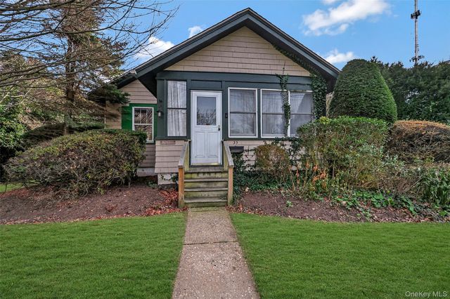 35 Washington Avenue, Greenport, NY 11944