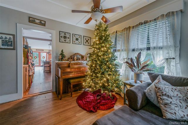 35 Washington Avenue, Greenport, NY 11944