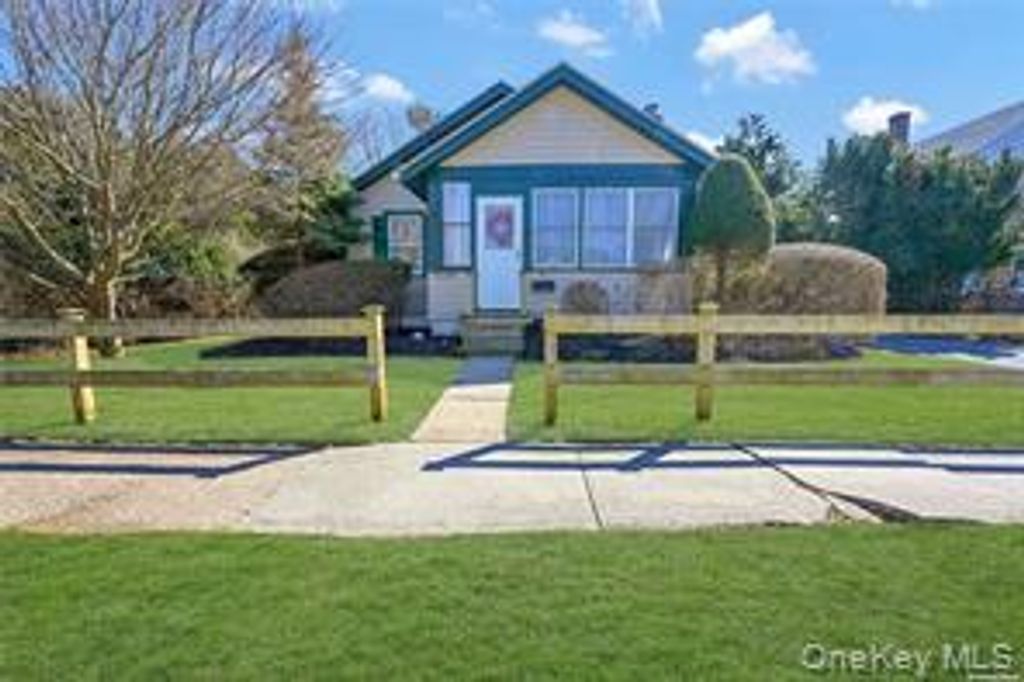 35 Washington Avenue, Greenport, NY 11944