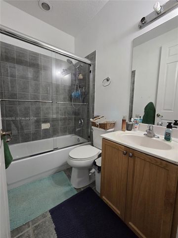 2520 NW 4th St, Boynton Beach, FL 33426