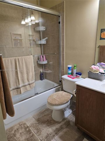 2520 NW 4th St, Boynton Beach, FL 33426