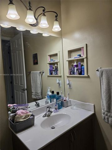 2520 NW 4th St, Boynton Beach, FL 33426