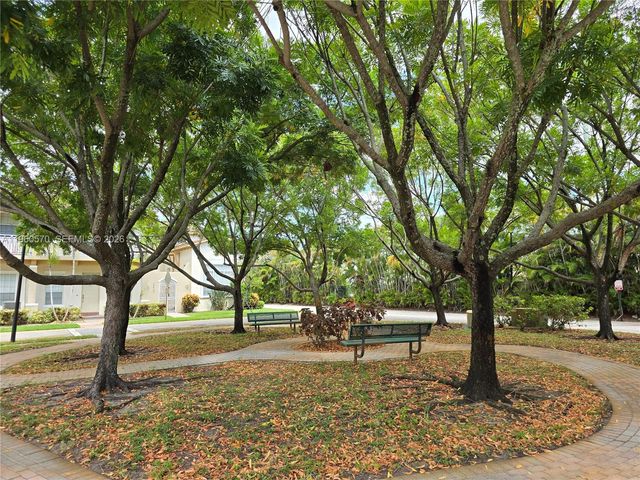 2520 NW 4th St, Boynton Beach, FL 33426